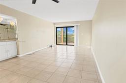 Picture of 9273 SW 8Th # 423, Boca Raton, FL 33428