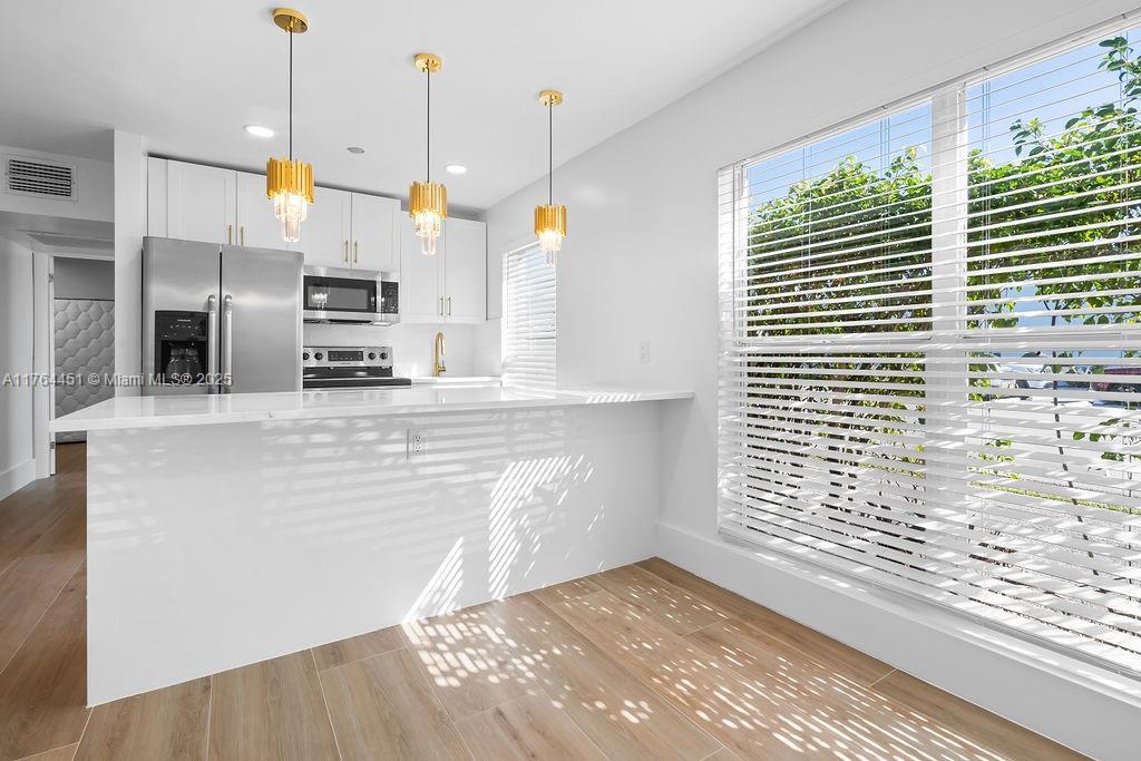 Picture of 727 Hummingbird Way # 1, North Palm Beach, FL 33408
