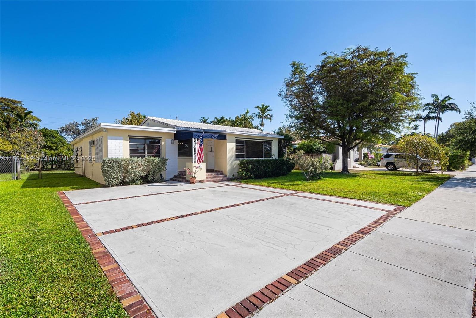 Picture of 1051 Oriole Ave, Miami Springs, FL 33166