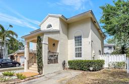 Picture of 9900 NW 2Nd Ct, Plantation, FL 33324
