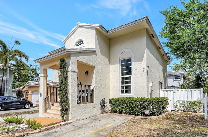 Picture of 9900 NW 2Nd Ct, Plantation FL 33324