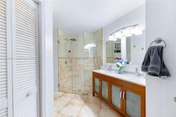 Picture of 19852 NW 88Th Ave, Hialeah, FL 33018