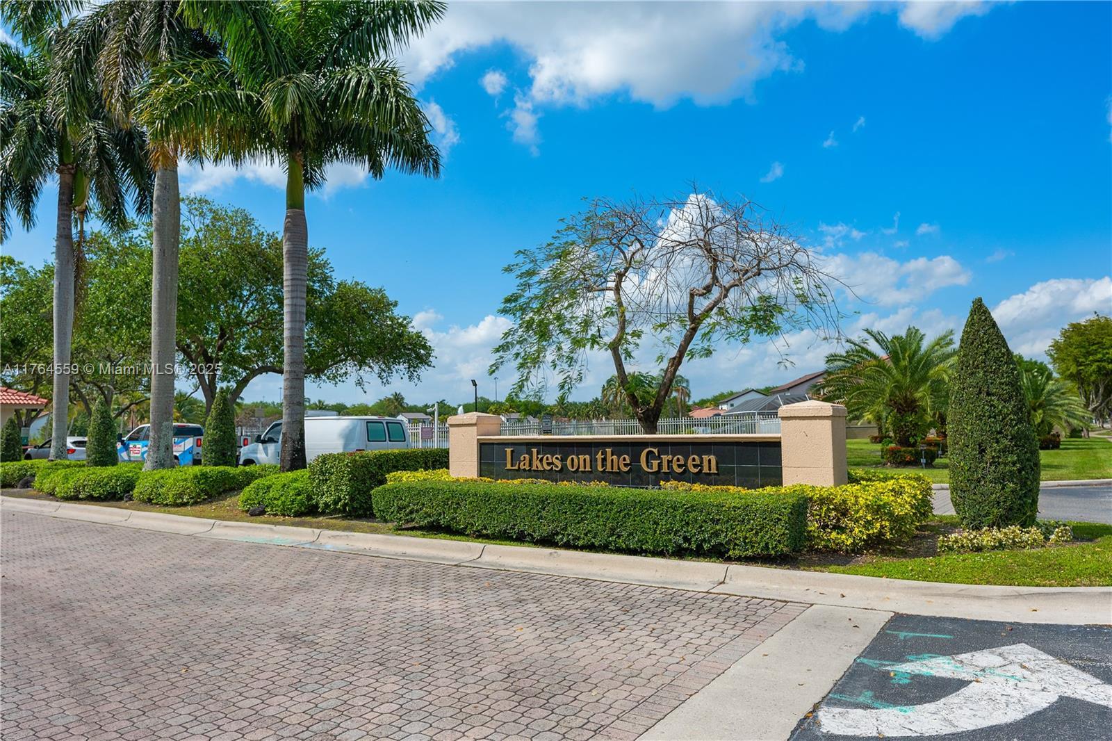 Picture of 19852 NW 88Th Ave, Hialeah, FL 33018