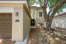 Picture of 19852 NW 88Th Ave, Hialeah, FL 33018