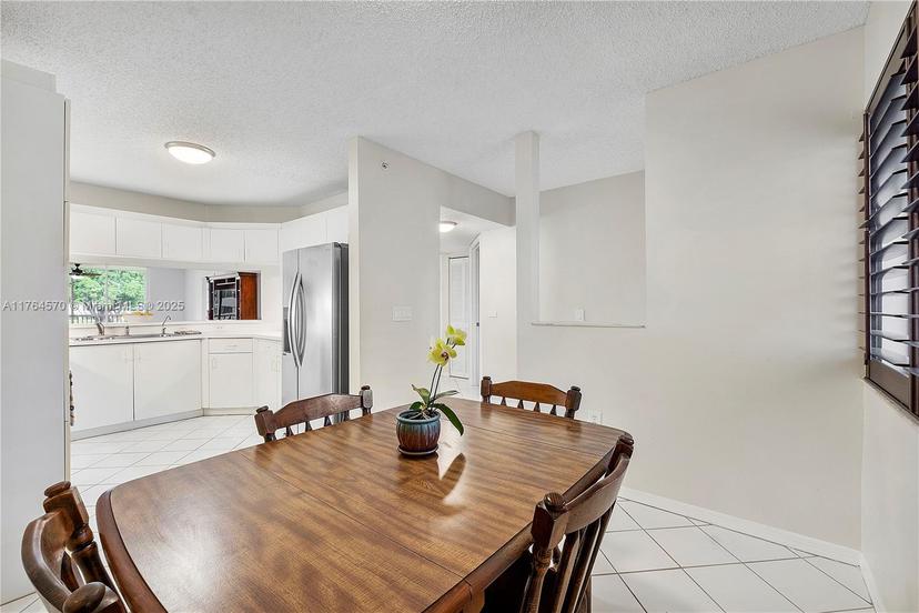 Picture of 2503 N Nob Hill Rd # 206, Sunrise FL 33322