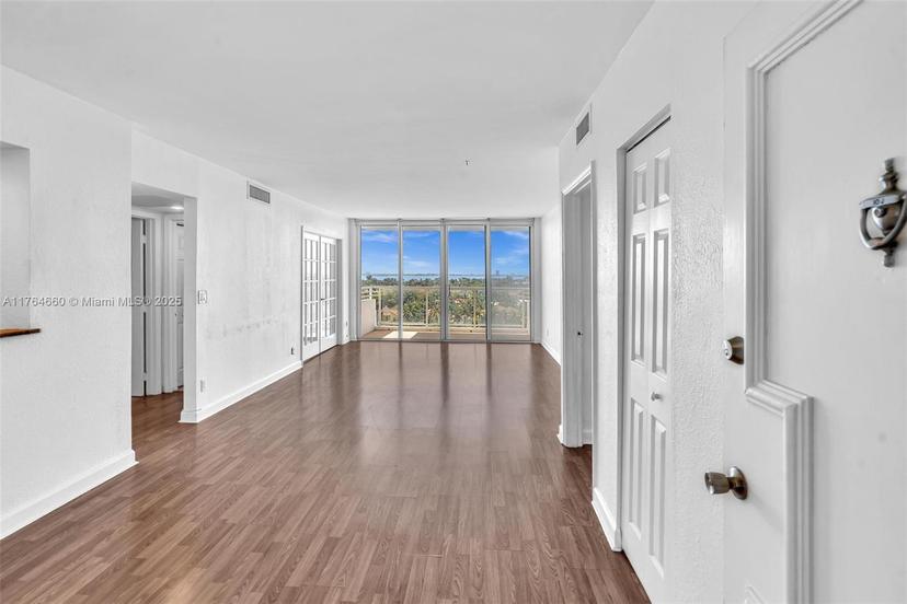 Picture of 5600 Collins Ave # 10J, Miami Beach FL 33140