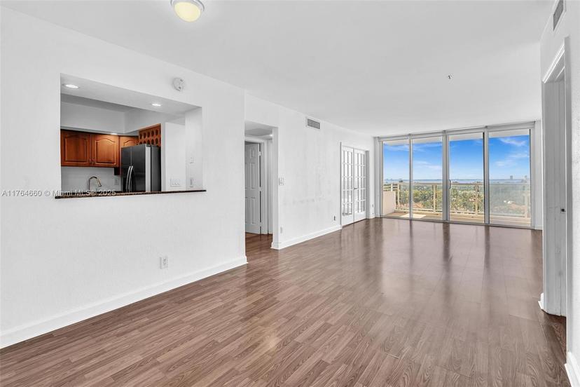 Picture of 5600 Collins Ave # 10J, Miami Beach FL 33140