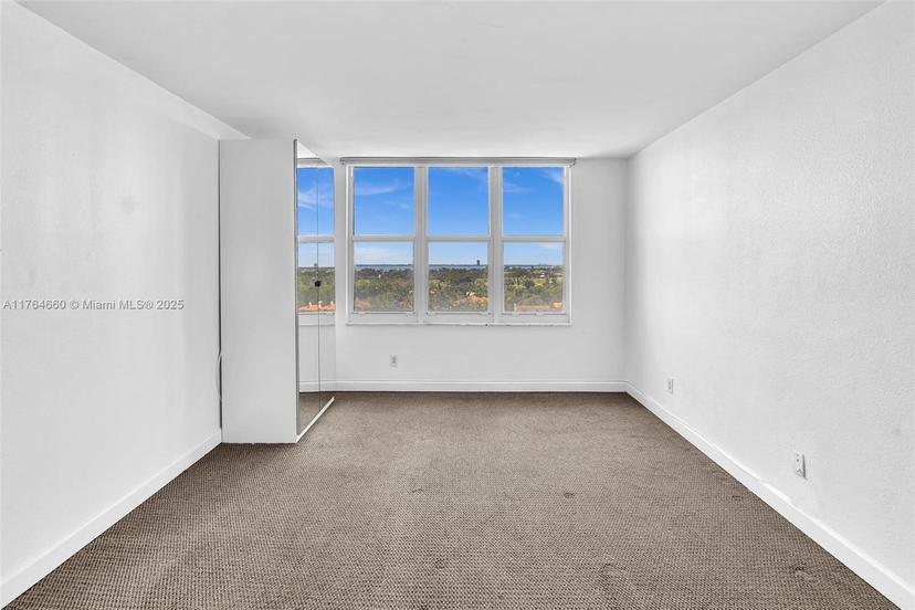 Picture of 5600 Collins Ave # 10J, Miami Beach FL 33140