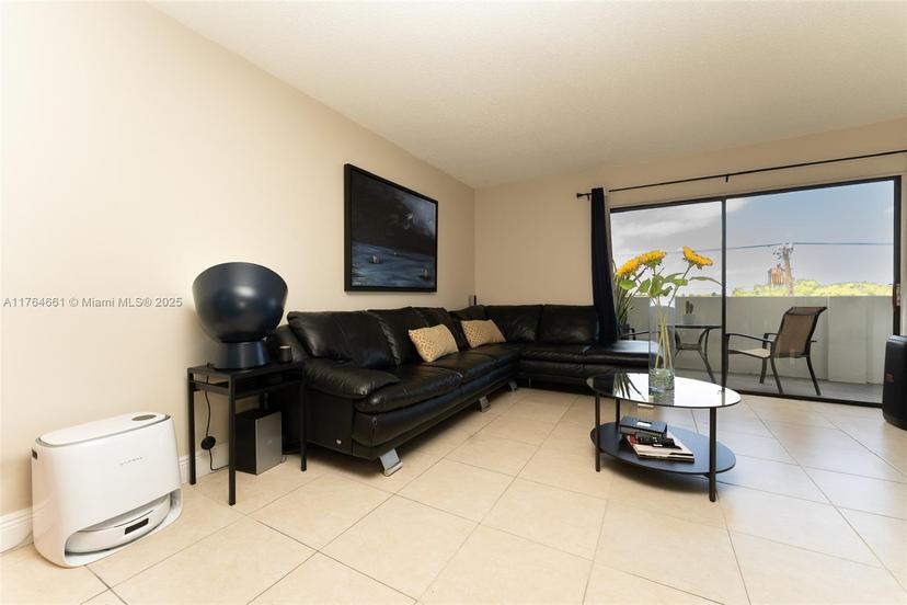 Picture of 110 S Shore Dr # 4B, Miami Beach FL 33141