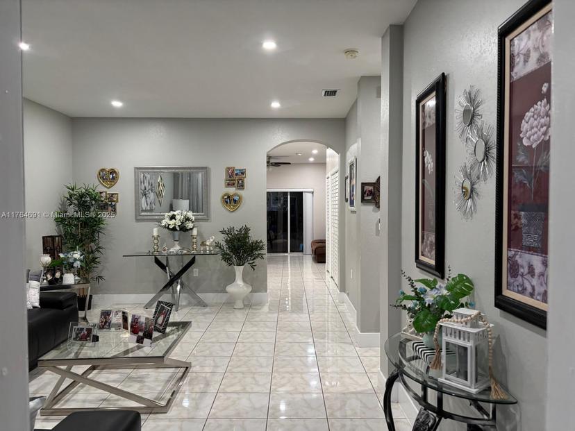 Picture of 10960 SW 182Nd Ln # 10960, Miami FL 33157