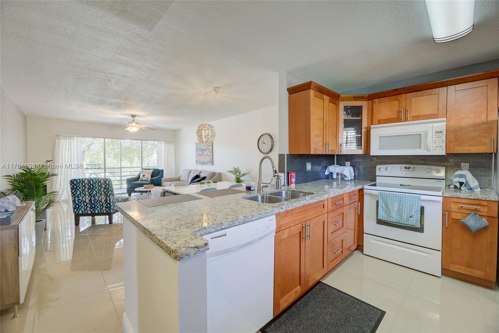 Picture of 469 N Pine Island Rd # B301, Plantation, FL 33324