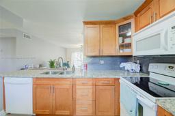 Picture of 469 N Pine Island Rd # B301, Plantation, FL 33324