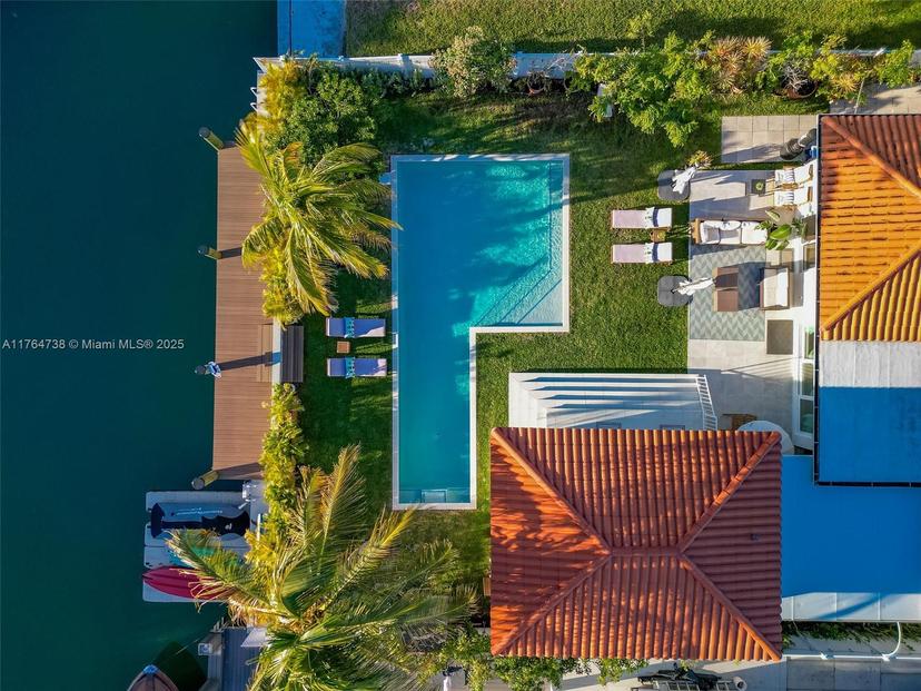 Picture of 7770 Hawthorne Ave, Miami Beach FL 33141