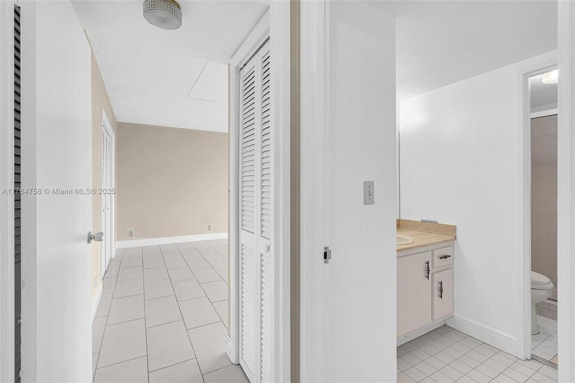 Picture of 500 Three Islands Blvd # 711, Hallandale Beach FL 33009