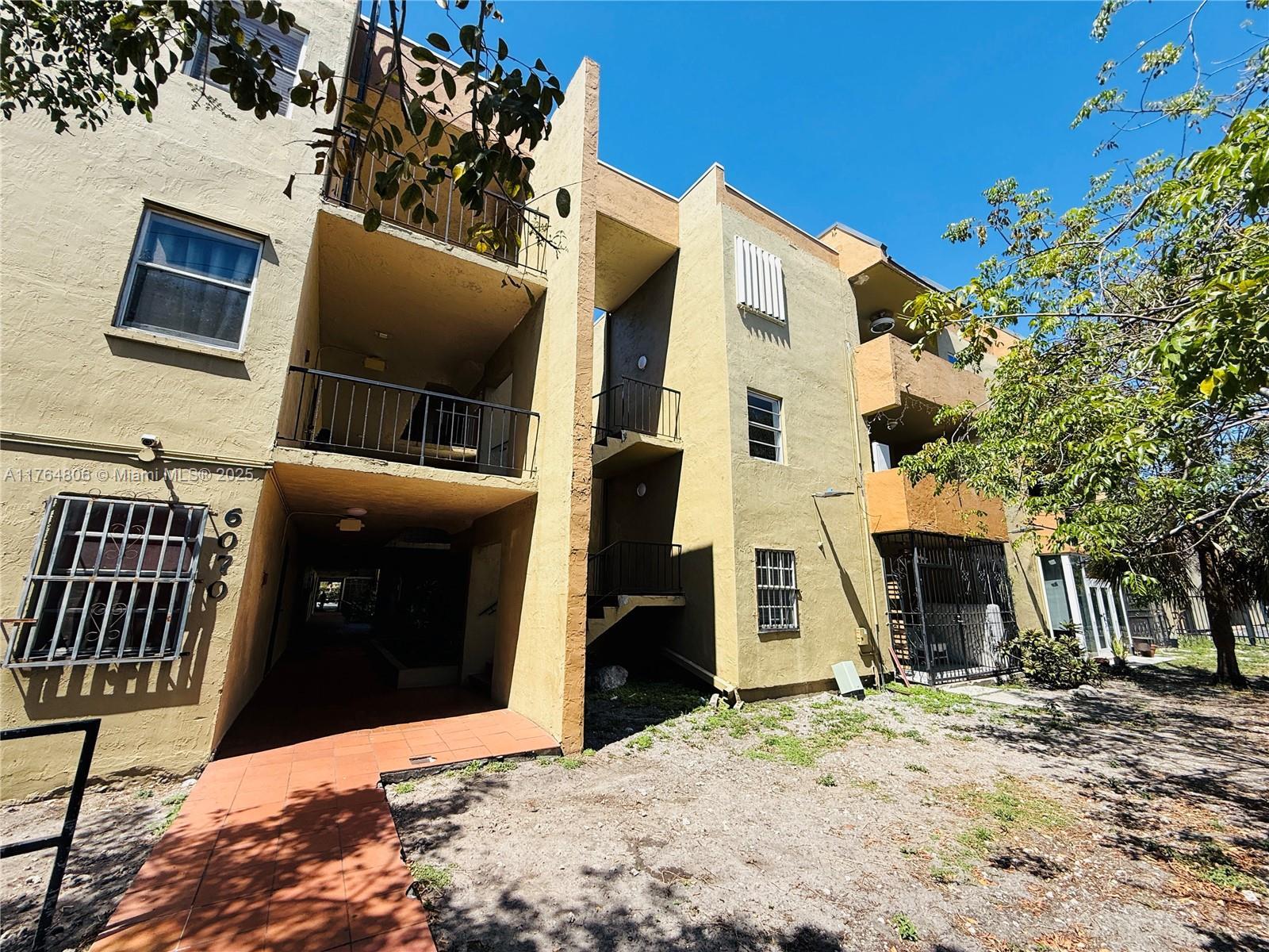 Picture of 6070 W 18Th Ave # 114, Hialeah, FL 33012
