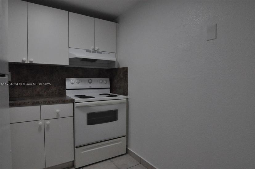 Picture of 606 W 81St St # 318, Hialeah FL 33014