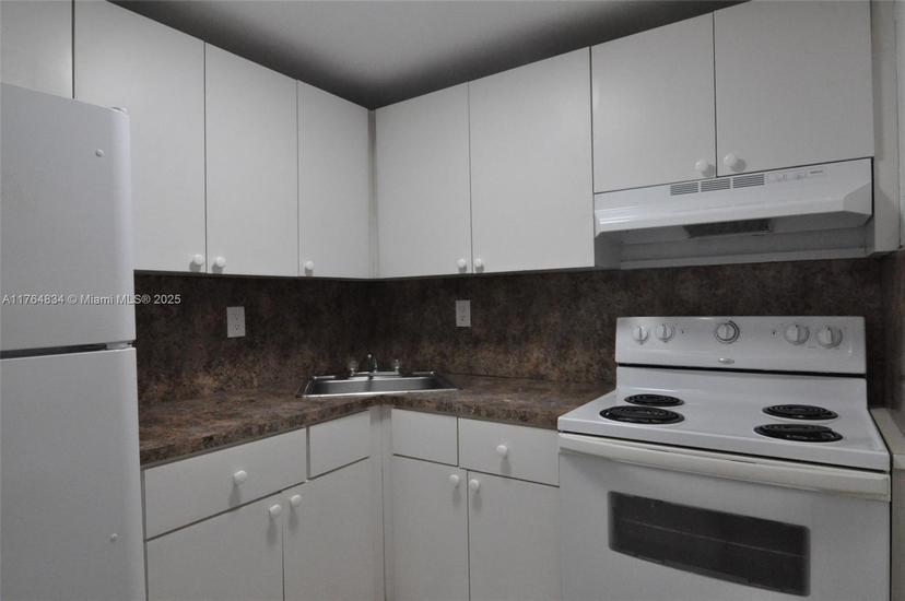 Picture of 606 W 81St St # 318, Hialeah FL 33014