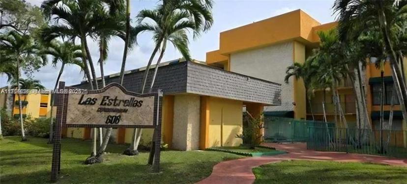 Picture of 606 W 81St St # 318, Hialeah FL 33014