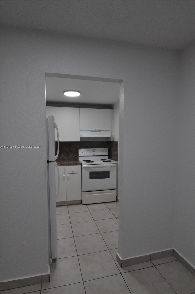 Picture of 606 W 81St St # 318, Hialeah FL 33014