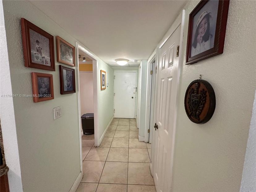 Picture of 5555 Collins Ave # 15C, Miami Beach FL 33140