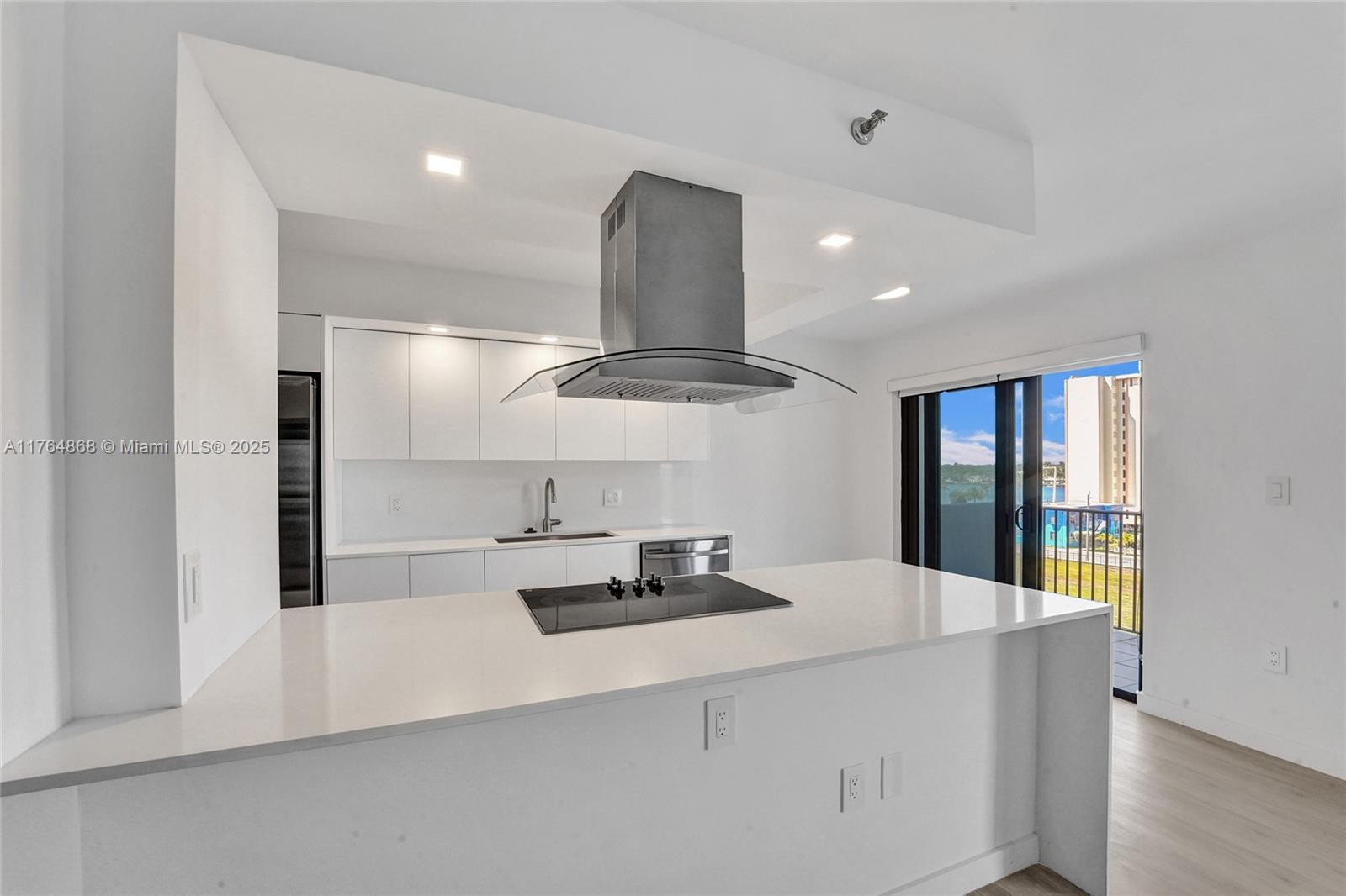 Picture of 1201 S Ocean Dr # 506N, Hollywood, FL 33019