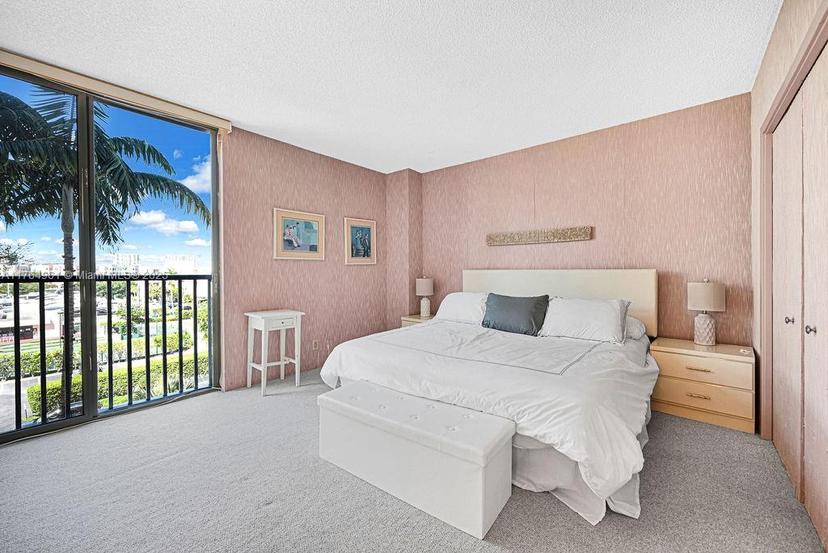 Picture of 19707 Turnberry Way # 5D, Aventura FL 33180