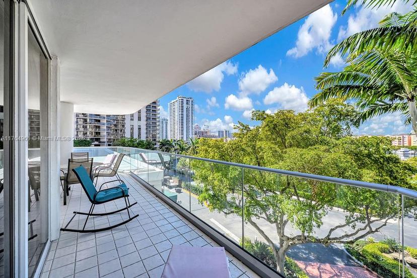 Picture of 19707 Turnberry Way # 5D, Aventura FL 33180