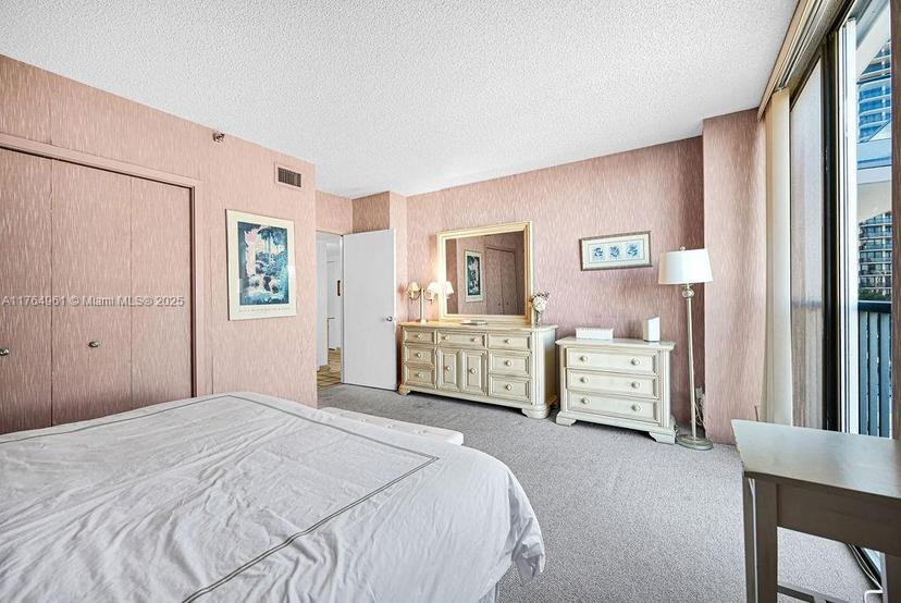 Picture of 19707 Turnberry Way # 5D, Aventura FL 33180