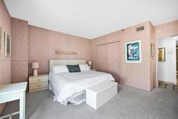 Picture of 19707 Turnberry Way # 5D, Aventura, FL 33180