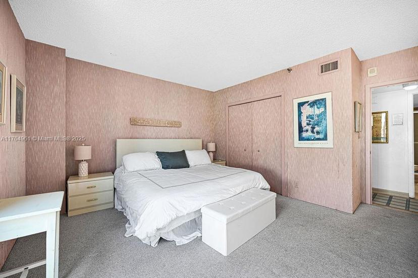 Picture of 19707 Turnberry Way # 5D, Aventura FL 33180
