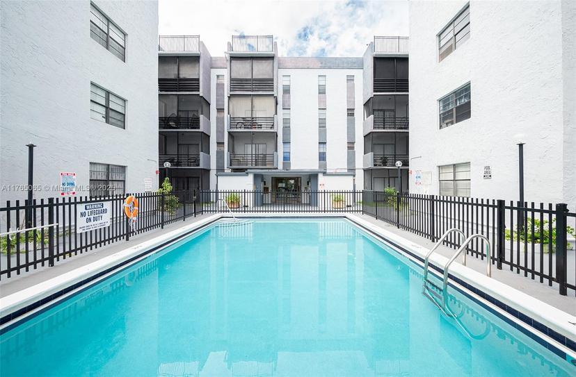Picture of 13500 NE 3Rd Ct # 324, North Miami FL 33161
