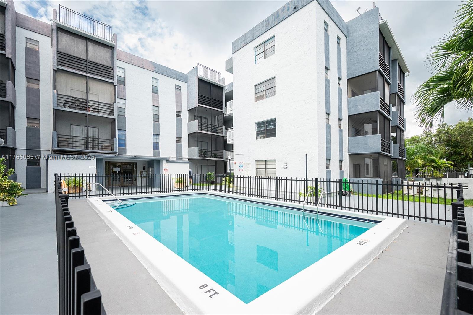Picture of 13500 NE 3Rd Ct # 324, North Miami, FL 33161