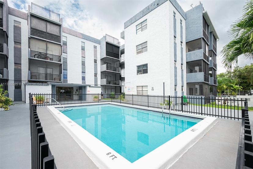 Picture of 13500 NE 3Rd Ct # 324, North Miami FL 33161