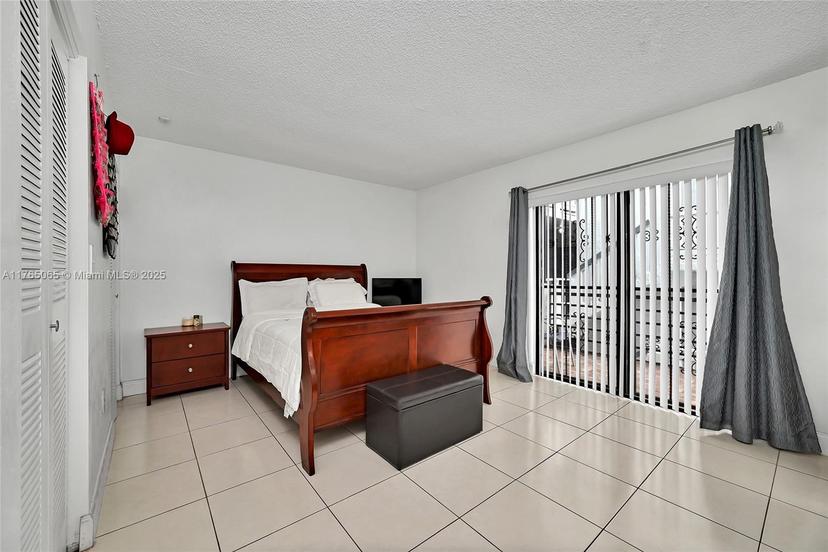 Picture of 13500 NE 3Rd Ct # 324, North Miami FL 33161