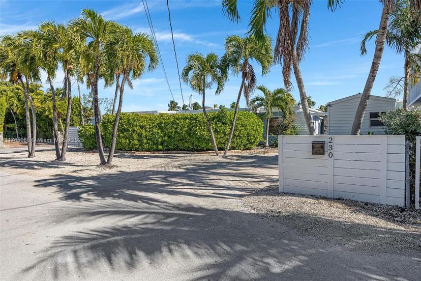 Picture of 230 Jolly Roger Dr, Key Largo FL 33037