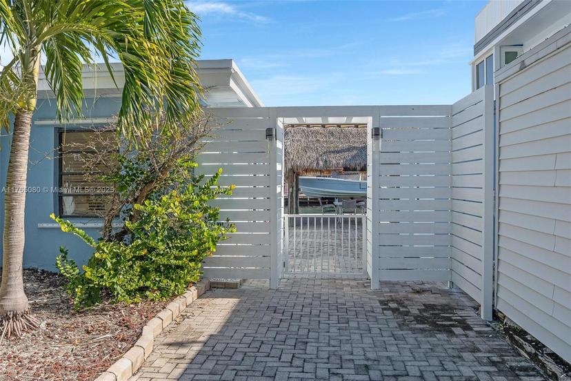 Picture of 230 Jolly Roger Dr, Key Largo FL 33037