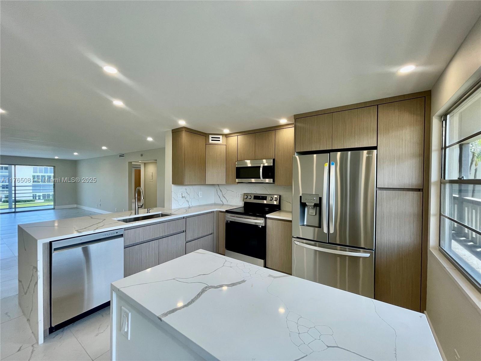 Picture of 3005 Portofino Isle # F3, Coconut Creek, FL 33066