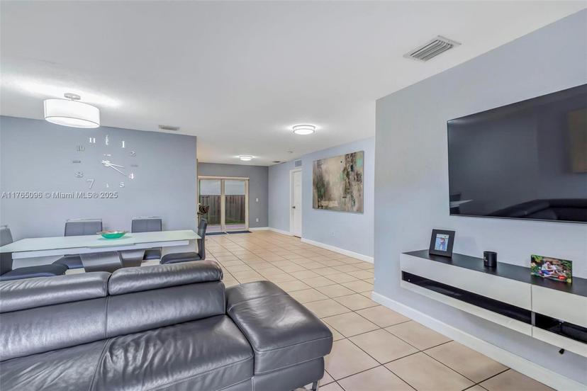 Picture of 7285 NW 173Rd Dr # 104, Hialeah FL 33015