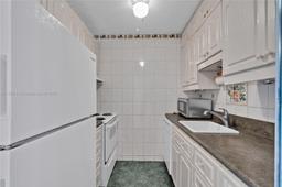 Picture of 15610 NE 6Th Ave # 5C, Miami, FL 33162