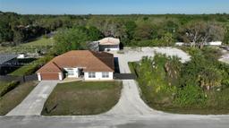 Picture of 707 Broadway Ave, Lehigh Acres, FL 33976