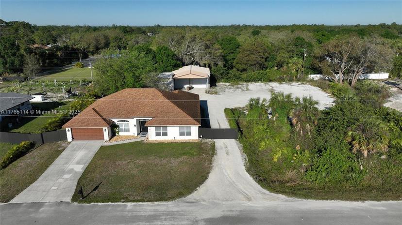 Picture of 707 Broadway Ave, Lehigh Acres FL 33976