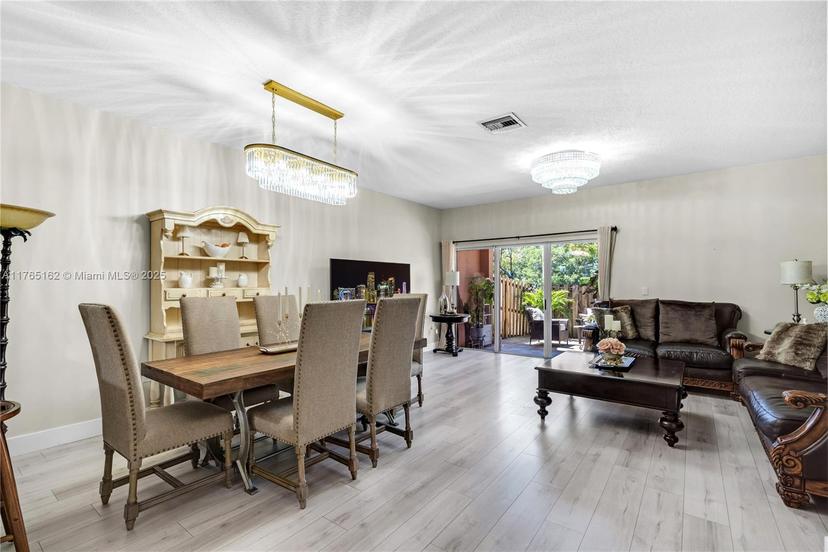 Picture of 1014 NW 100Th Ave # 7, Pembroke Pines FL 33024