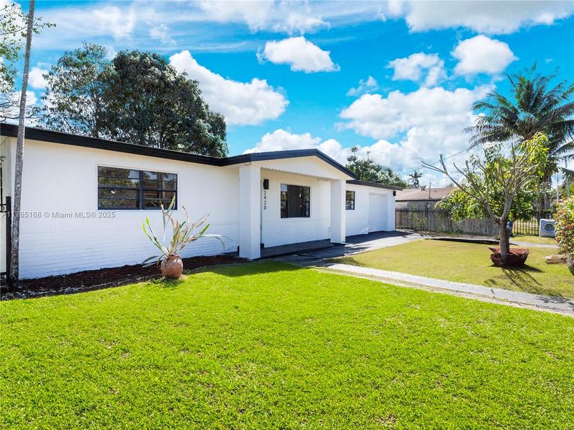 Picture of 2420 NW 175Th St, Miami Gardens FL 33056