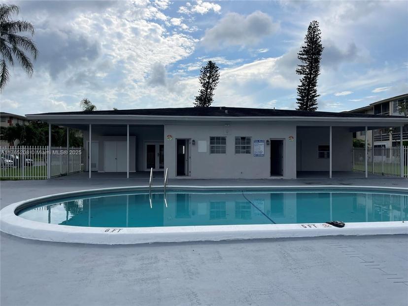 Picture of 4750 NW 10Th Ct # 310, Plantation FL 33313