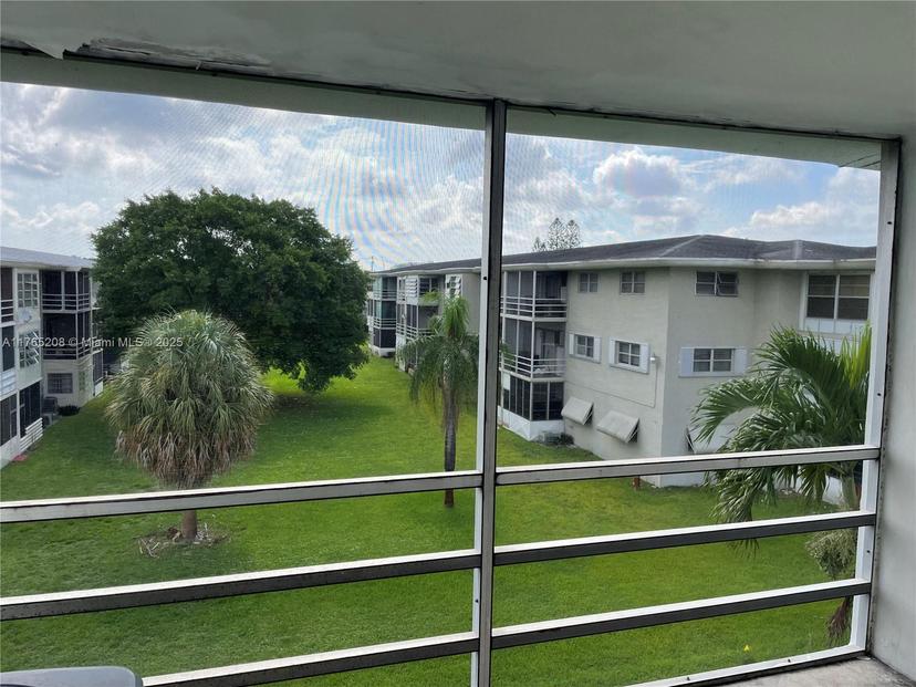 Picture of 4750 NW 10Th Ct # 310, Plantation FL 33313