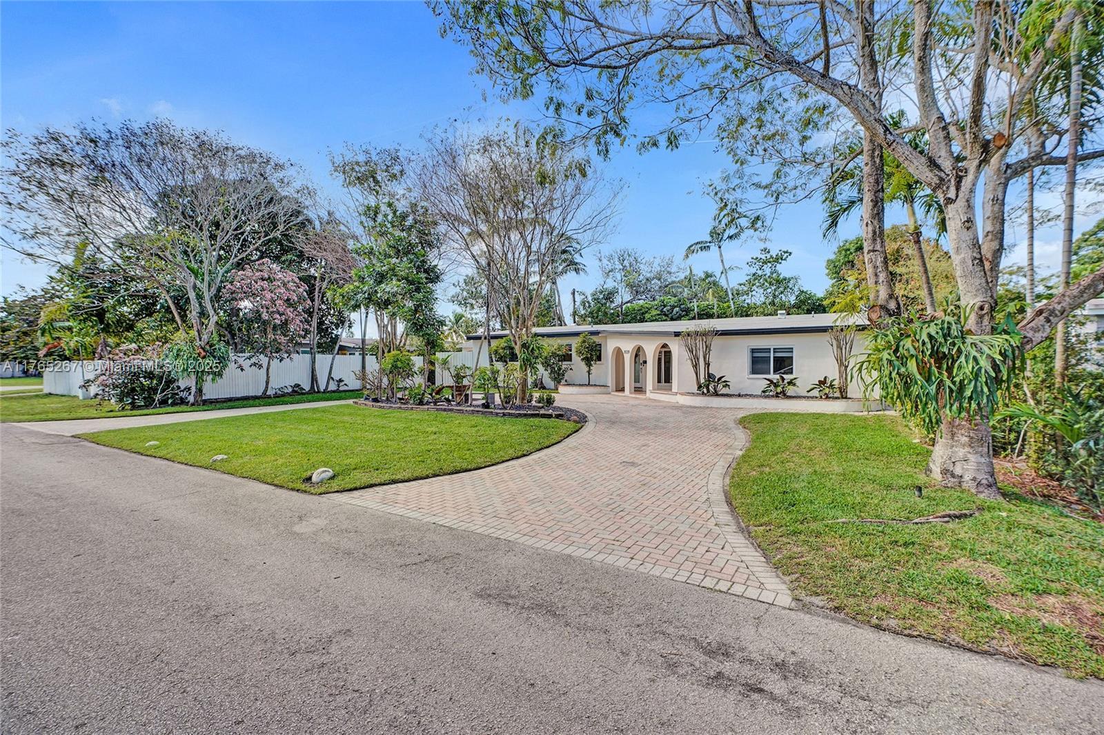 Picture of 20220 NE 15Th Ave, Miami, FL 33179