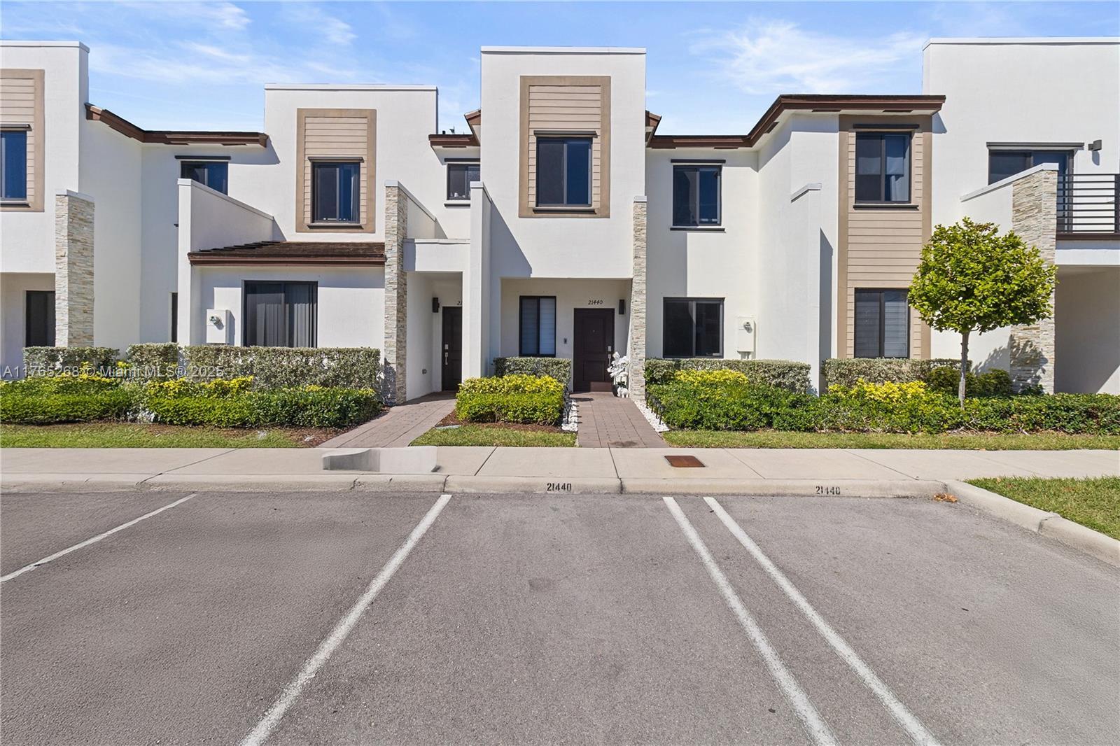 Picture of 21440 NE 3Rd Path, Miami, FL 33179
