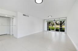 Picture of 9471 Evergreen Pl # 104, Davie, FL 33324