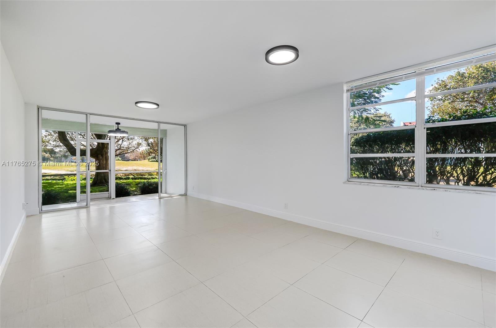 Picture of 9471 Evergreen Pl # 104, Davie, FL 33324