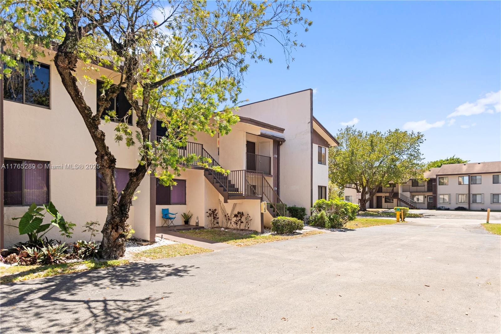 Picture of 174 W Laurel Dr # 1104, Margate, FL 33063